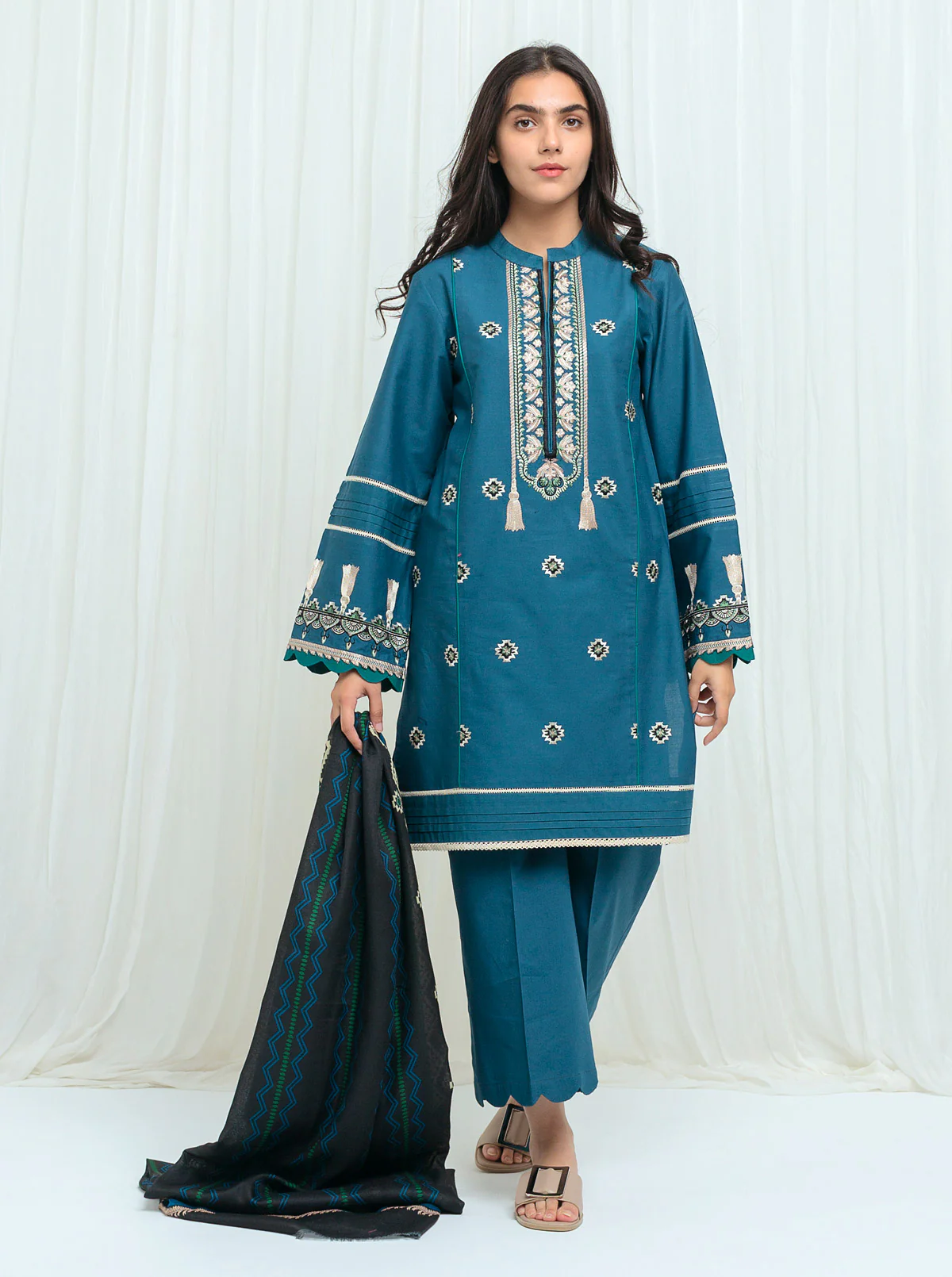Magnificent Jewel With Printed Shawl - 3P