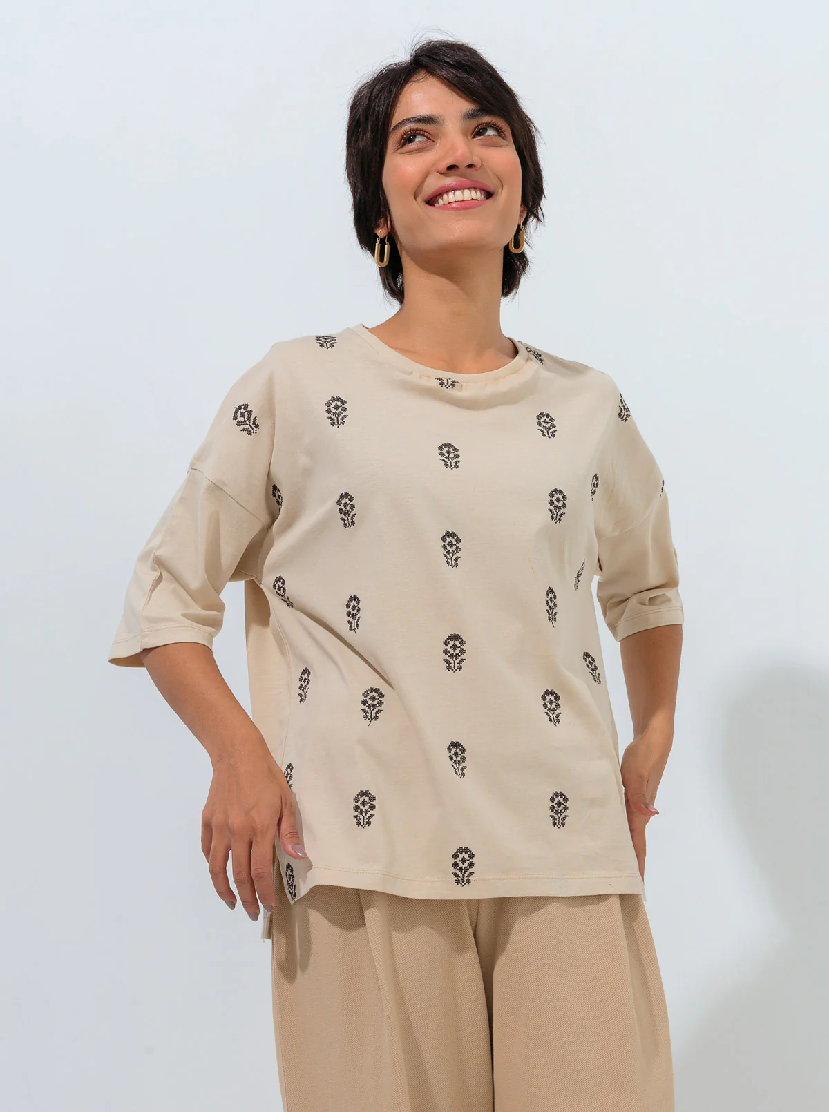 FLORAL EMBROIDERED T-SHIRT