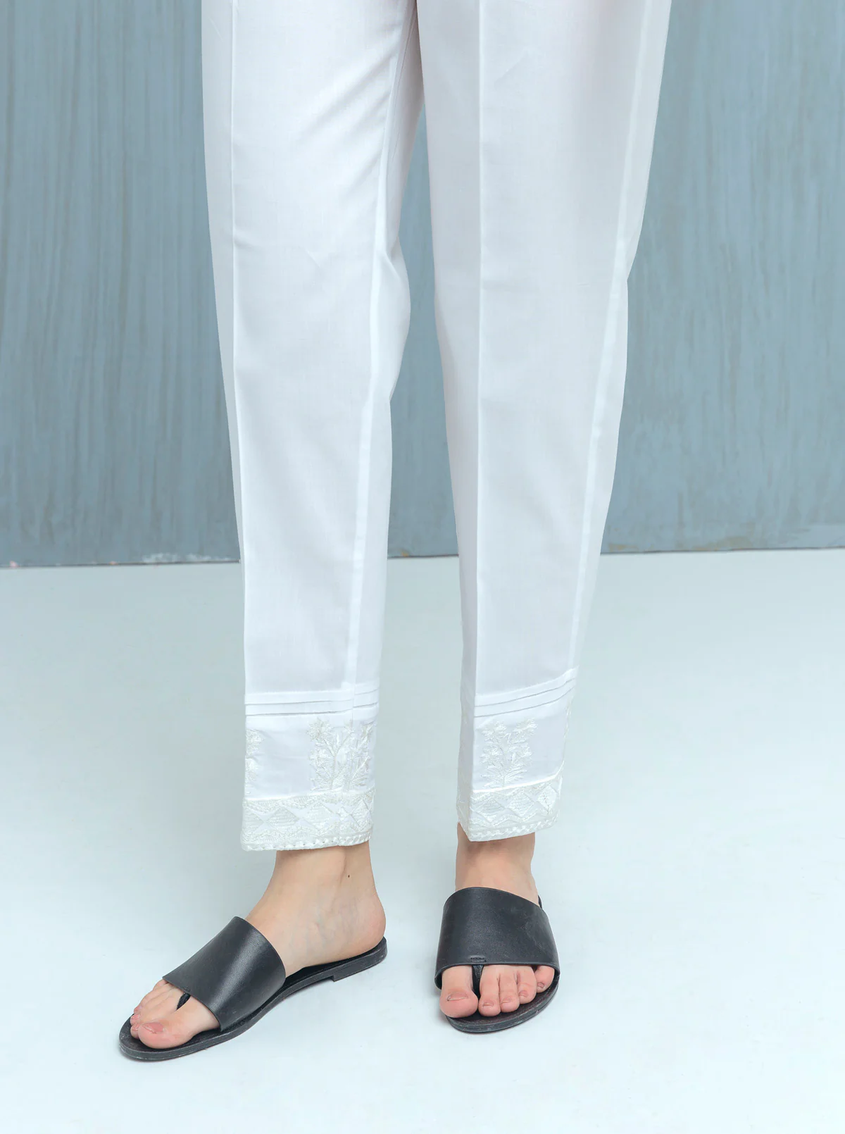 EMBROIDERED STRAIGHT PANTS