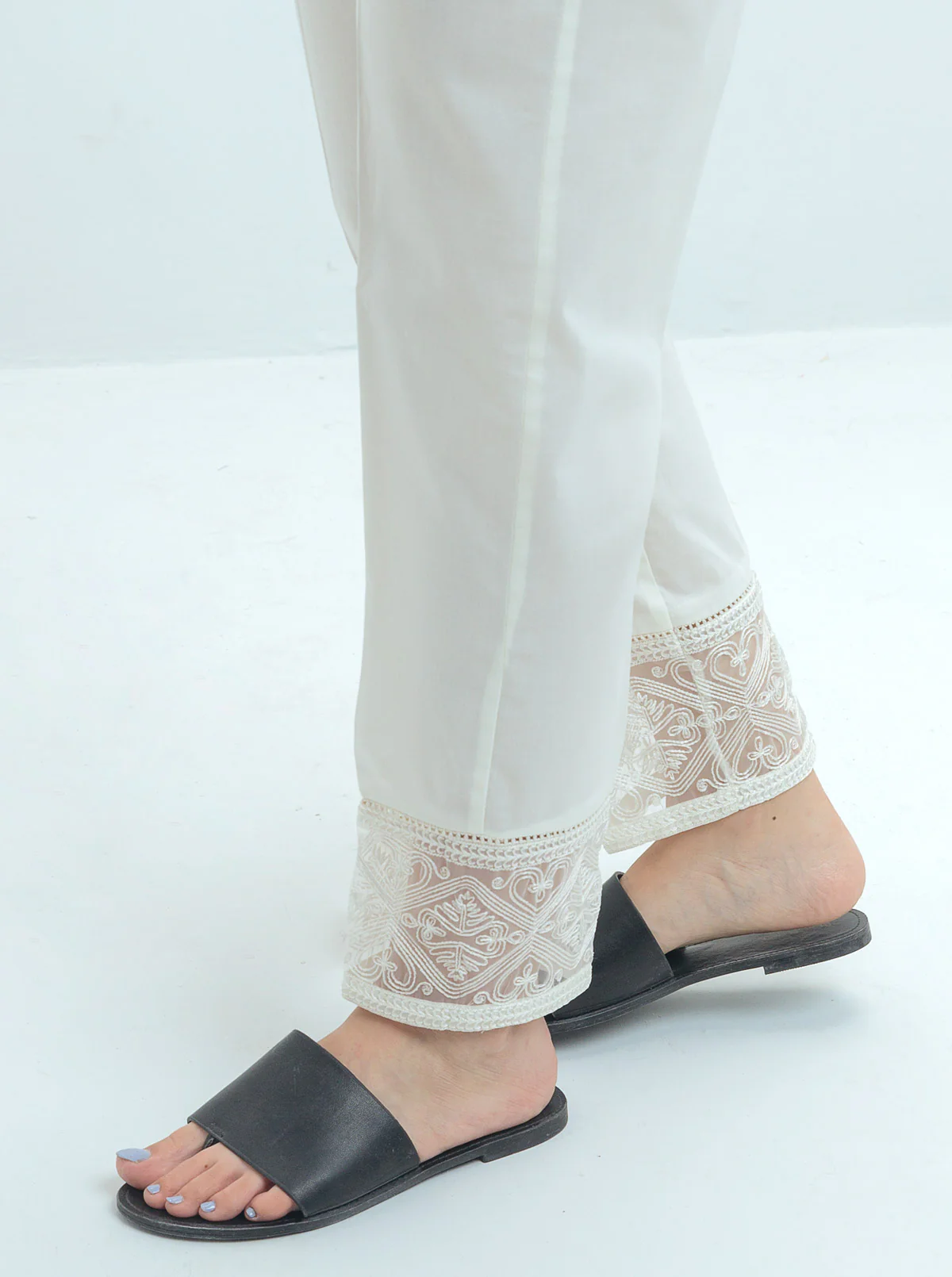 EMBROIDERED STRAIGHT PANTS