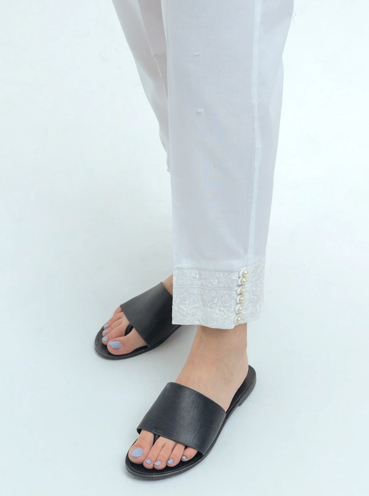 EMBROIDERED STRAIGHT PANTS