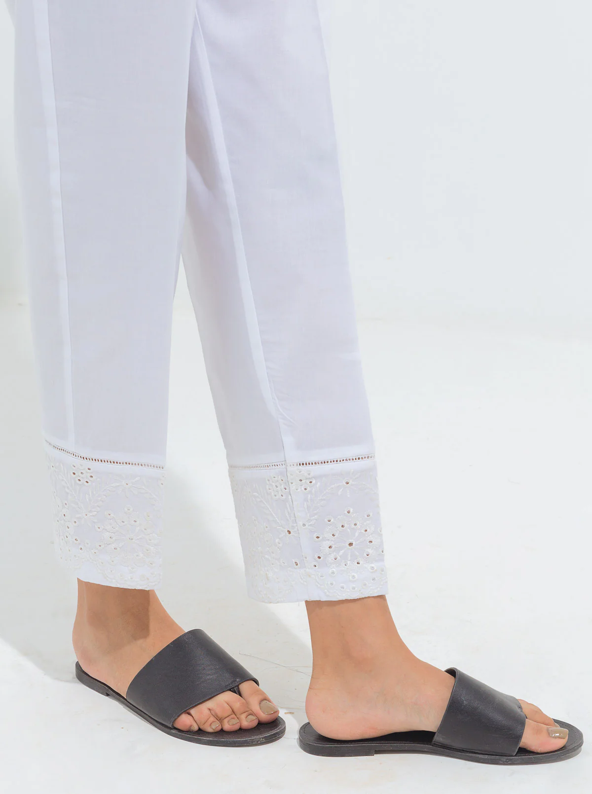 EMBROIDERED STRAIGHT PANTS