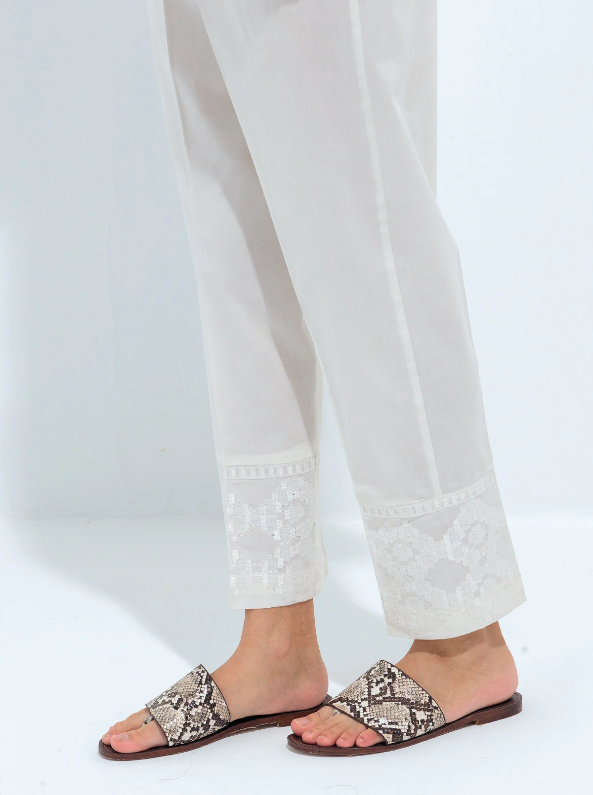 EMBROIDERED STRAIGHT PANTS