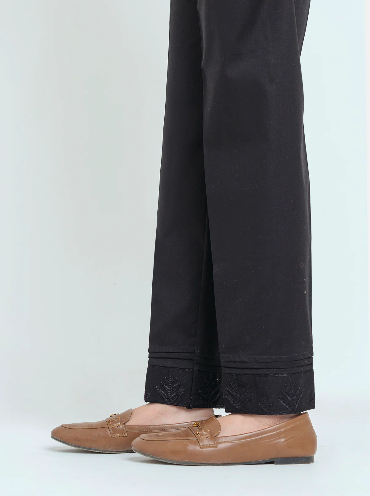 EMBROIDERED STRAIGTH PANTS
