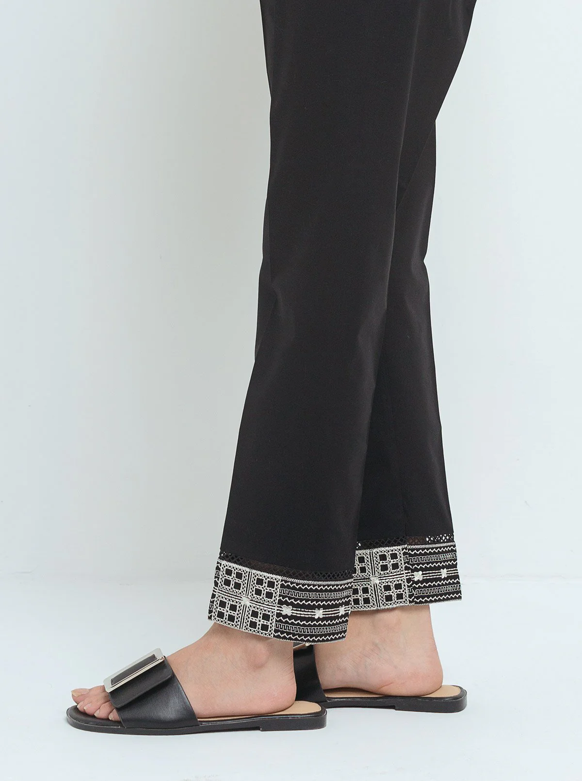 EMBROIDERED STRAIGTH PANTS